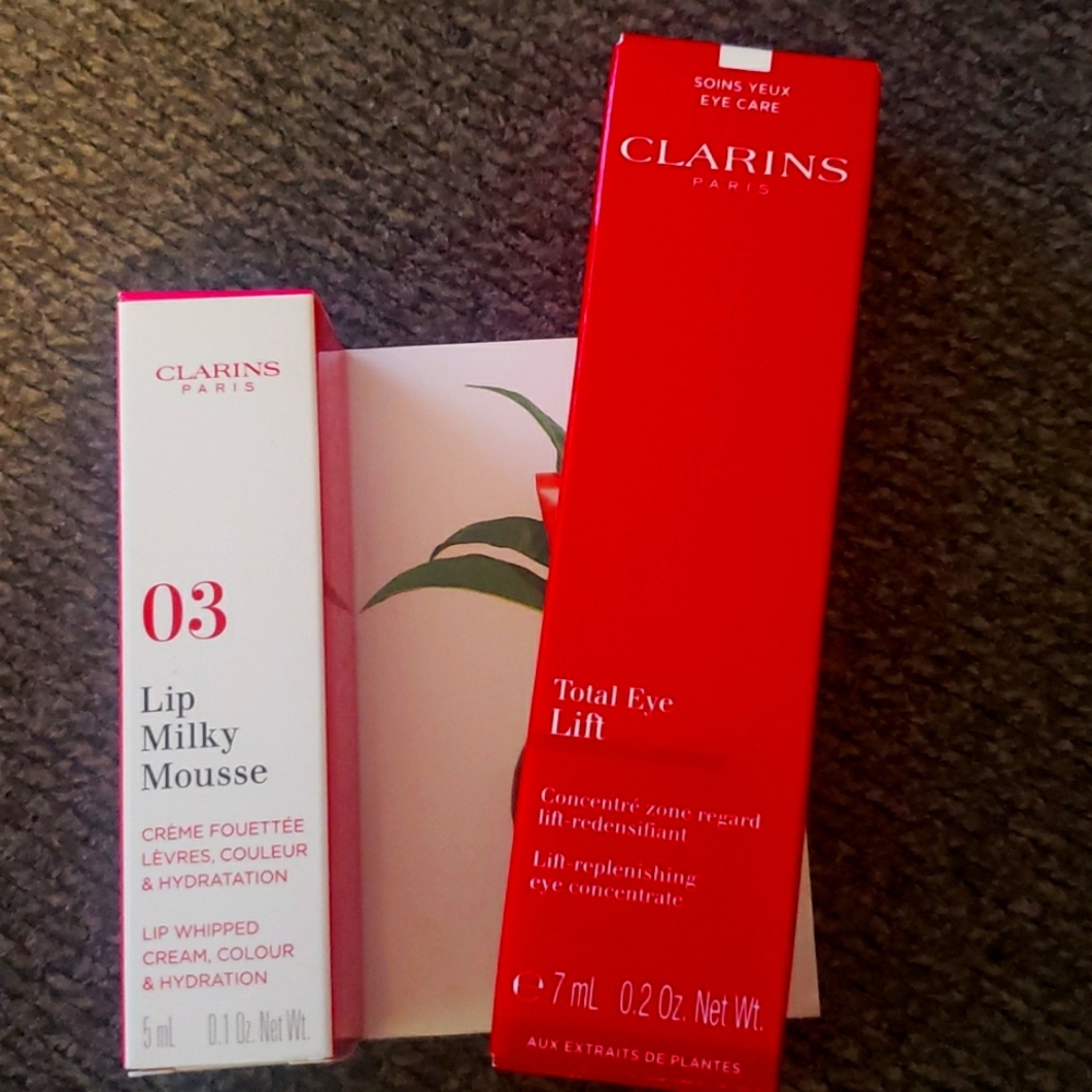Total eye lift with lip hydration